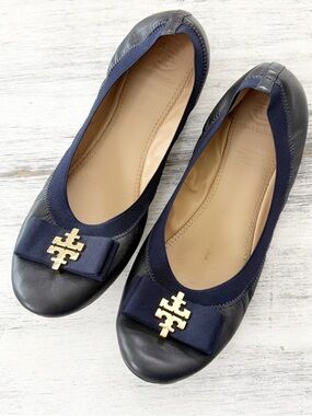 Tory Burch Sedgwick Leather Bow Flats with Gold Logo Medallion size 10M